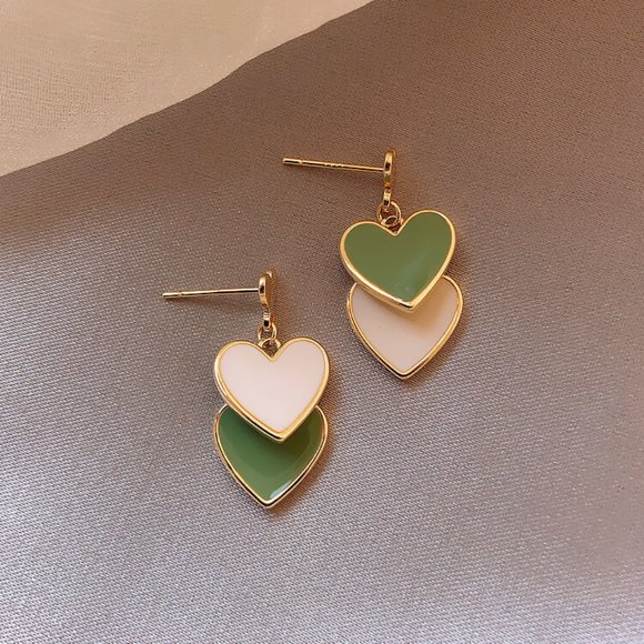 🍑Brand New Heart shaped Sage Green Cream Alluring Women Earrings - Picture 6 of 7